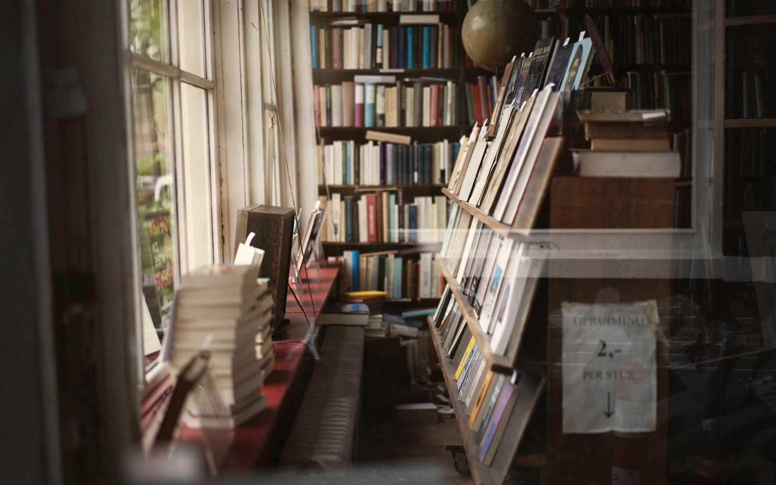Why (and How) to Support Indie Bookshops